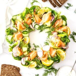 Smoked Salmon Wreath - It's Not Complicated Recipes Smoked Salmon Christmas, Salmon Wreath, Salmon Christmas, Easter Salad Recipes, Rare Roast Beef, Feast Of The Seven Fishes, Caper Berries, Italian Seafood, Complicated Recipes