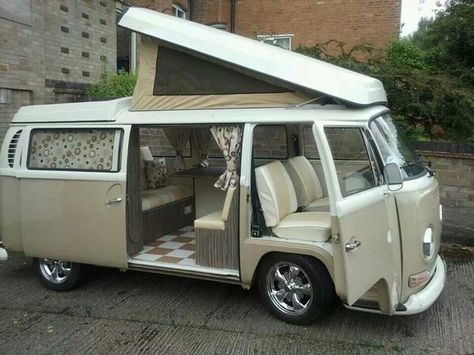 ❤️❤️❤️ Volkswagen Bus Camper, Volkswagon Van, Truckbed Camper, Vw Bus T2, Kombi Motorhome, Bus Girl, Vw Westfalia, Vw Camper Van, Bus Interior