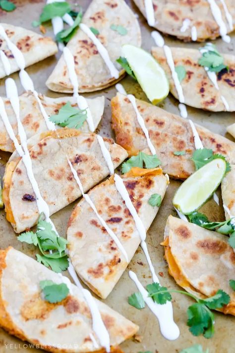 Mini Ranch Chicken Bean and Cheese Quesadillas are a fun appetizer party food or snack that's perfect for Cinco de Mayo! #cincodemayo #dinner #quesadillas Mini Quesadillas, Cold Appetizers Easy, Party Chicken, Cheese Quesadillas, Appetizer Party, Pizza Appetizers, Chicken Chopped Salad, Cheese Quesadilla, Reception Food