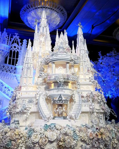 Indonesian Bakery Creates the World's Most Elaborate Wedding Cakes | Oddity Central - Collecting Oddities Huge Castle, Huge Wedding Cakes, Castle Wedding Cake, Spectacular Cakes, Huge Cake, Extravagant Wedding Cakes, Big Wedding Cakes, Dream Wedding Cake, Castle Cake