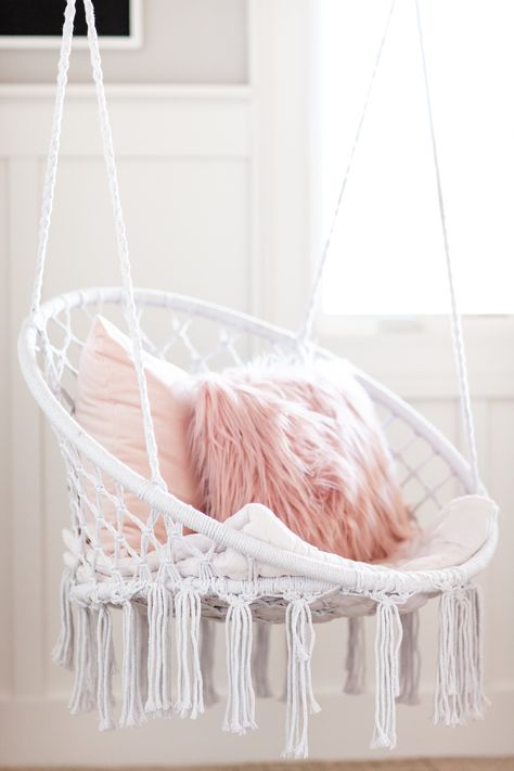 Cute Swinging Chair, Cute Swings For Bedrooms, Swings For Your Room, Swings For Bedrooms, Swings In Bedrooms, Cute Chairs For Bedrooms, Bedroom Ideas For Two Sisters, Girls Room Inspiration, Boho Girls Room