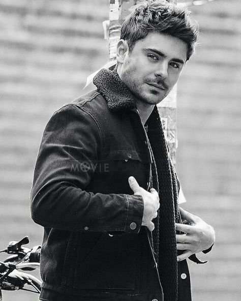 Zac Efron Long Hair, Hairspray Zac Efron, Zac Efron Young Pictures, Zac Efron Style, Zac Efron Shirtless, Zac Efron Black And White, Zac Efron Pictures, Zac Efron Leather Jacket, Zach Efron