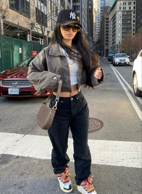 Chill Outfits, Smart Casual Outfit, Streetwear Fashion Women, Baddie Outfits Casual, Cute Simple Outfits, Lookbook Outfits, Mode Inspiration, Winter Fashion Outfits, Streetwear Outfit