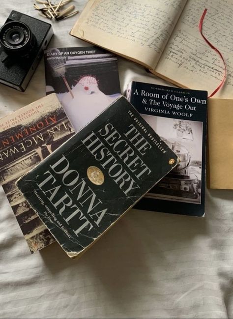 The Hunting Party, Wordsworth Classics, You Are My Moon, Chaotic Academia, Room Of One's Own, Mia 3, Rory Gilmore, Dark Academia Aesthetic, The Secret History