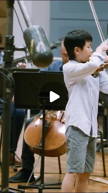 Unisonuz on Instagram: "❄️🎻Young Christian Li plays Vivaldi
Winter and leads the orchestra @christianliviolin 🔥🔥🔥
.
Follow @unisonuz_org to see more musical content ❤️
.
.
.
.
.
.
#music #classicalmusic #prodigy #vivaldi #fourseasons #winter #orchestra #conductor #violin #performance #art #artistsoninstagram #instalike #reels #instagram" Violin Performance, Vivaldi Winter, Orchestra Conductor, Dance Movies, Reels Instagram, The Four Seasons, Music Dance, Violinist, Soul Music