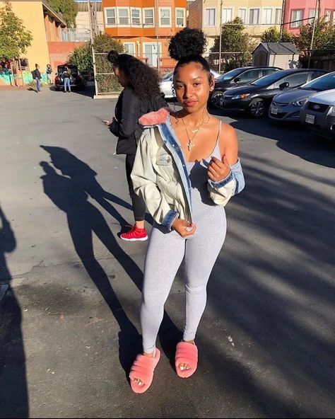 P0ppin_baddiezzz🥵 on Instagram: “ugg slide fitsss💗✨ - - - - - (if viewing follow @p0ppin_baddiezzz for moree 🤍)” Outfits With Ugg Slides, Bougie Outfits, Slippers Outfit, Slides Outfit, Ugg Slides, Biker Shorts Outfit, Teenage Outfits, Fall Trends Outfits, Chill Outfits