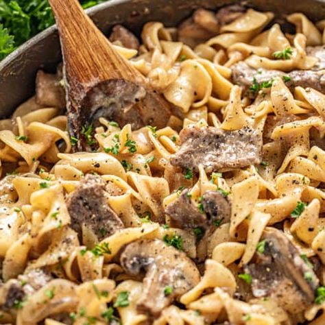 Pasta With Meat, Best Beef Stroganoff, Beef Stroganoff Crockpot, Beef Stroganoff Recipe, Beef Stroganoff Easy, Stay At Home Chef, Stroganoff Recipe, Beef And Noodles, Beef Stroganoff