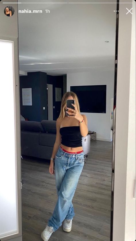 Bandeau Outfit, Baggy Boyfriend Jeans, Grass Stains, Black Bandeau, Paris Mode, Looks Party, Mode Inspo, Outfit Goals, Mode Inspiration