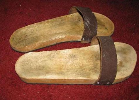 Making wooden sandals (Scholl\ Shoe Goo, Shoe Repair Shop, Diy Sandals, Wooden Sandals, Huarache Sandals, Got Wood, Wood Shoes, Diy For Men, Wooden Clogs