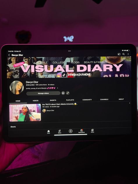 black girl youtube channel thumbnailheaderprofile inspiration Youtube Header Ideas, Youtube Banner Ideas Aesthetic, Thumbnail Youtube Inspiration, Youtube Girlies, Youtube Header, Youtube Channel Name Ideas, Youtube Setup, Thumbnail Ideas, Start Youtube Channel