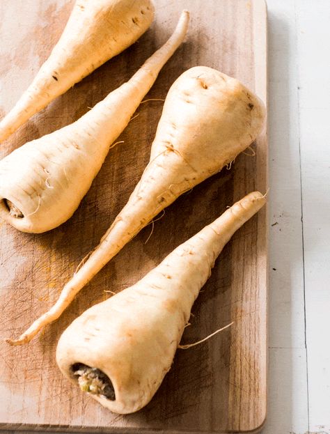 Roasting the veggies for this Creamy Garlic Roasted Parsnip Puree really adds so much flavor to the whole dish. Creamy, smooth and slightly sweet this puree makes the perfect accompaniment to chicken or meat and can be made ahead of time and simply reheated. Making meal prep a breeze. #parsnippuree #parsniprecipesroasted #sidedishes How To Cook Parsnips, Honey Parsnips, Parsnip Crisps, Parsnip Recipes, Mashed Parsnips, Parsnip Puree, Parsnip Soup, Roasted Parsnips, Vegetable Crisps