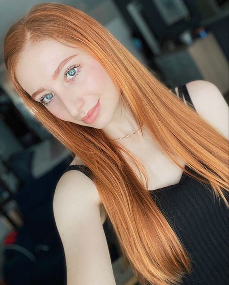 Selfie of girl with light blue gray eyes with long straight coppery ginger red hair. Red Hair Color Light, Copper Hair Straight, Light Red Hair Dye, Ginger Hair Blonde Highlights, Pale Skin Red Hair, Copper Hair Long, Red Hair Blonde Highlights, Long Copper Hair, Red Hair Light