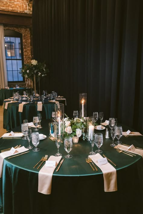 Emerald Green And Black Table Decor, Forest Green And Gold Party Decor, Forest Green Table Decor, Emerald Green Black And Gold Table Setting, Emerald Green And Silver Wedding Decor, Dark Green Table Setting, Sweet 16 Green And Gold Theme, Emerald Green Tablescape, Emerald Green Wedding Tables