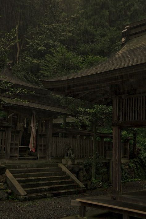 Japanese House In Forest, Rural China Aesthetic, Relaxing Places Nature, Rural Japanese House, Japanese Cabin, Japan Rain, Rain House, Home In Forest, Dark Architecture