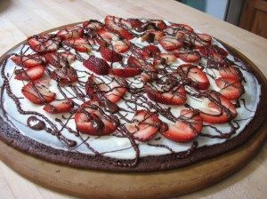 Cooking with Pam:Brownie Dessert Pizza. Pizza party idea Pizza Stone Recipes, Pampered Chef Desserts, Strawberry Pizza, Fruit Pizzas, Fruit Pizza Designs, Fruit Pizza Sugar Cookie Recipe, Brownie Pizza, Birthday Brownies, Pizza Sugar Cookie