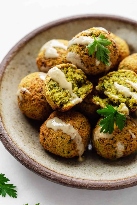 Air Fryer Falafel Recipe, Air Fryer Falafel, Gluten Free Falafel, Falafel Vegan, Best Junk Food, Lentil Dishes, Hearty Lunch, Falafel Recipe, Dry Chickpeas