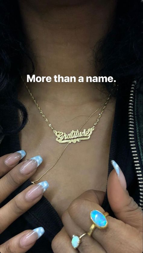 Xoxo Jewelry, Dope Jewelry Accessories, Necklace Aesthetic, Belly Jewelry, Wrist Jewelry, Detailed Jewelry, Nameplate Necklace, Piercings Jewelry, Jewelry Accessories Ideas