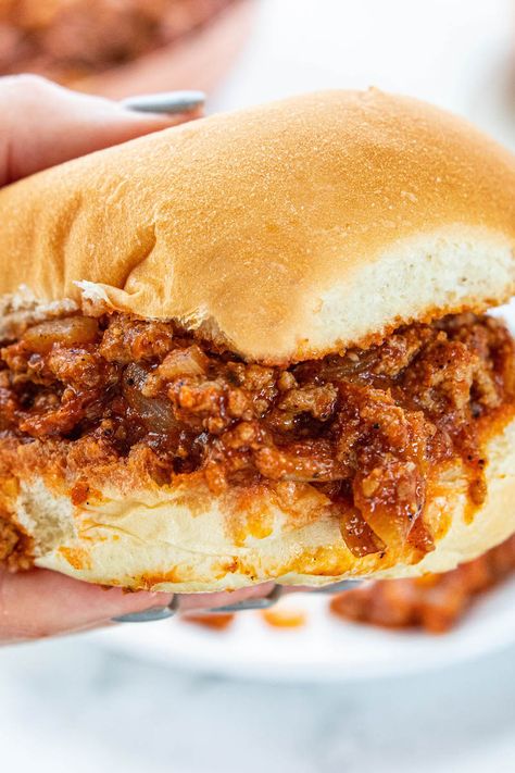 This Sloppy Joe recipe is classic comfort food that is ready in under 20 minutes! Your family will ask you to make these homemade Sloppy Joes again and again! #SloppyJoes #HomemadeSloppyJoes #SloppyJoeRecipe #ComfortFood #Turkey #SloppyJoesRecipe Pizza Sloppy Joes, Homemade Sloppy Joes Recipe, Sheet Pan Pizza, Cheeseburger Pizza, Sloppy Joe Recipe Easy, Homemade Sloppy Joe Recipe, Turkey Sloppy Joes, Sloppy Joe Recipe, Homemade Chicken And Dumplings