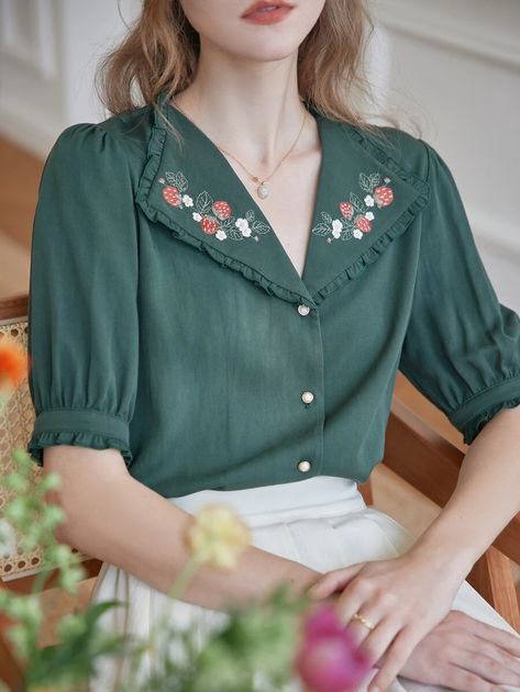 Strawberry Embroidery, Doll Collar, Simple Retro, Embroidered Collars, Simple Blouse, Puff Sleeve Blouse, Mode Inspo, 가을 패션, Collar Blouse