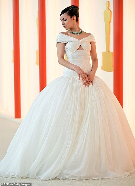 White Princess Gown, Zac Posen Wedding Dress, 2023 Oscars, Chica Punk, Couture 2023, Sophia Carson, Academy Awards Red Carpet, Alaia Dress, Giambattista Valli Couture