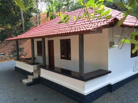 50 Photos Small Houses That Would Fit Different Types Of Filipino Families. Kerala Homes, Courtyard Houses, Kerala Traditional House, Brick Houses, Kerala House, Indian House Plans, Indian Interiors, Indian Home Design, A Small House