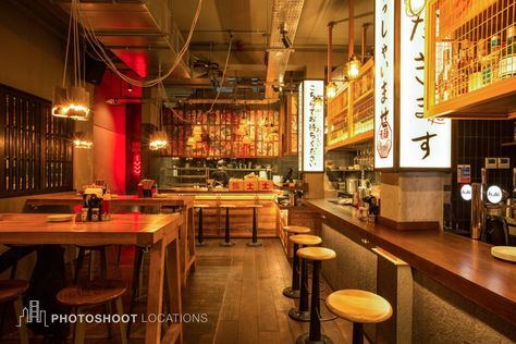 Japanese Style Interior, Japanese Lighting, Japan Street Food, Japanese Restaurant Design, Japan Kitchen, Ramen Bar, Column Design, Sushi Bar, Japanese Interior