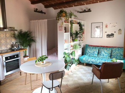 Micro Studio Apartment Ideas, Reka Bentuk Bilik Tidur, Small Studio Apartment Decorating, Hack Ikea, Studio Layout, Studio Apartment Living, Apartment Hunting, Studio Apartment Divider, Colorful Apartment