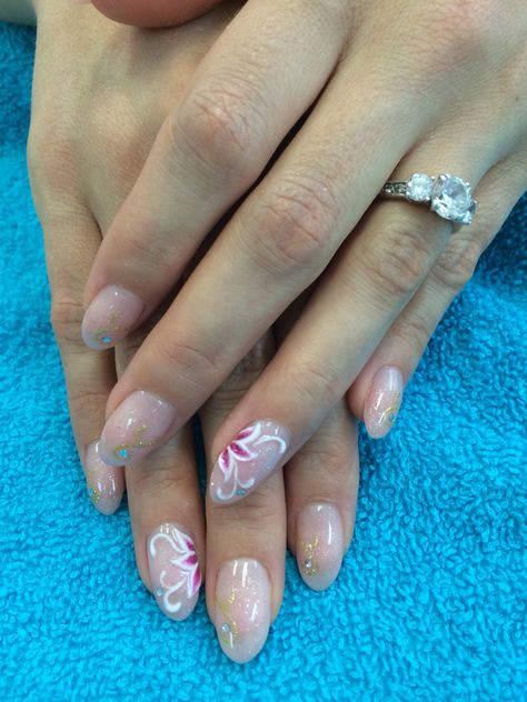 My wedding nails! Aug 2014. 3D stargazer lily (half on ea ring finger), gold swirls, rhinestones & glitter. Wedding Nails Gold, Wedding Gift Table Decorations, Lily Nails, Wedding Vows To Husband, Gift Table Wedding, Glitter Ring, Nails Gold, Glitter Eye Makeup, Stargazer Lily