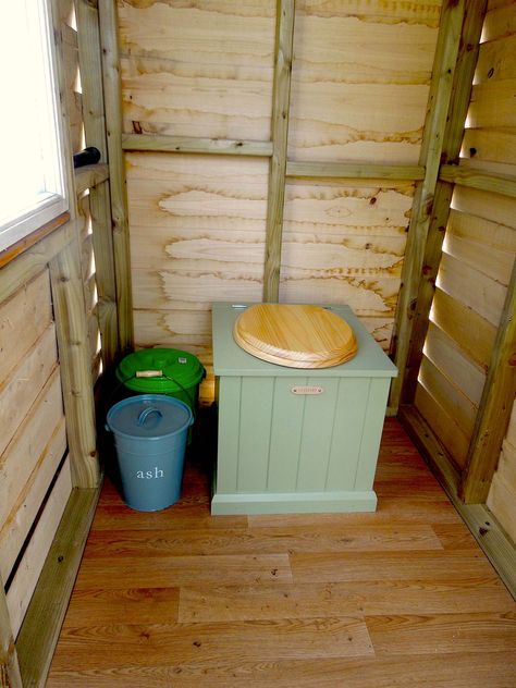 Eco-Loo Capture compost toilet installed in woodland hut. http://www.littlehouse.co/shop/eco-loo-divert/  #composttoilet Compost Loo Ideas, Compost Toilet Outhouse, Compost Loo, Compost Toilet Diy, Compost Toilets, Diy Composting Toilet, Canal Boat Interior, Compost Toilet, Outdoor Shower Diy