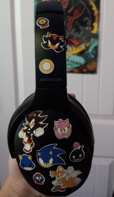 i got stickers and decorating my headphones. cause i like to copy @Cammtzzz 's ideas :) Sonic Clothes Ideas, Headphone Name Ideas, How To Decorate Headphones, Headphone Decoration Ideas, Decorating My Headphones, Sonic Wallpaper Aesthetic, Headphone Stickers, Headphones Decoration, Got Stickers