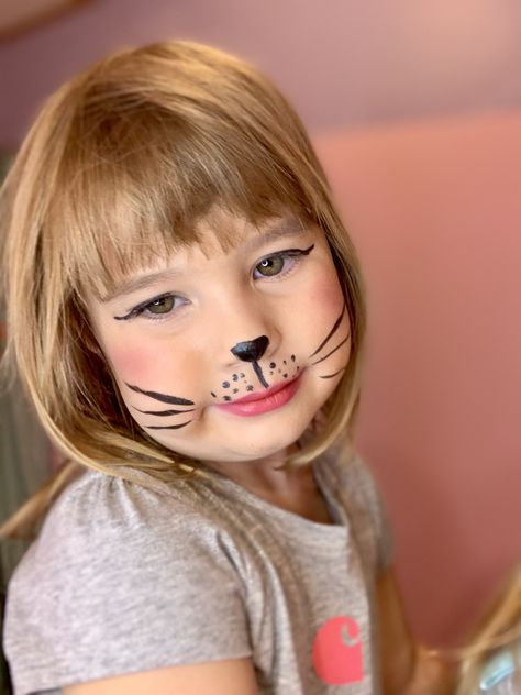 Child kitty cat Halloween makeup Makeup For Kids, Halloween Makeup For Kids, Cat Halloween Makeup, Skin Care And Makeup, Cat Eye Design, Kids Makeup, Cat Halloween, Eye Design, Cat Face