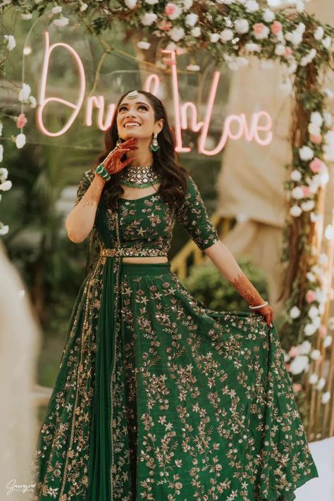 27+ Dark Green Lehenga Designs For Brides To Be - ShaadiWish Lehanga Designs For Engagement, Lehangas Bridal Engagement, Lengha For Engagement, Mehandi Lehanga Designs, Mehendi Lehenga Brides, Green Mehendi Outfits For Bride, Engagement Lehangas, Engagement Look Indian, Traditional Engagement Dress