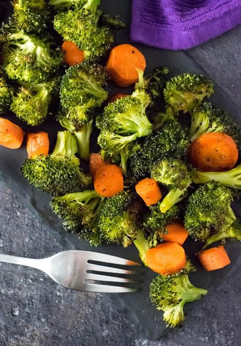 Roasted Broccoli and Carrots Broccoli And Carrot Recipes, Roasted Broccoli And Carrots, Broccoli Healthy, Carrots Roasted, Carrot Casserole, Broccoli And Carrots, Carrots Side Dish, Carrots Broccoli, Carrots Recipe