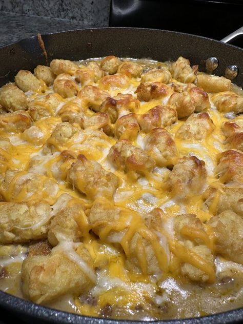 Cheesy Tator Tot Casserole Cooking With Katie Cross, Tater Tot Casserole Easy, Lasagna Tortellini, Creamy Lasagna, Pork Side Dishes, Cheesy Tater Tot Casserole, Cheesy Tater Tots, Easy Supper Recipes, Cheesy Ground Beef