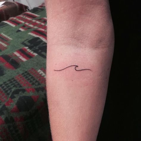 Line Wave Tattoo, The Wave Tattoo, Fine Line Wave Tattoo, Tattoo Carpe Diem, Tatoo Inspiration, Water Surfing, Wave Tattoo, Shark Tattoos, Cute Little Tattoos