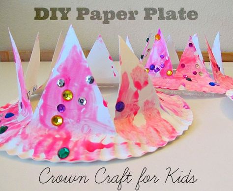 An easy DIY crown craft for toddlers and preschoolers! These crowns are easy to make and have endless ways to decorate and play with them! Paper Plate Crown, Purim Crafts, Fairy Tale Crafts, Craft For Toddlers, Princess Crafts, Paper Plate Crafts For Kids, Crown Crafts, Simple Craft, Daycare Crafts