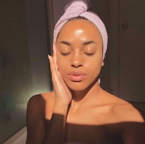 The Future of Glowy Skin is Now (*also try this DIY technique*). | BELLEMOCHA.com Glowy Skin Naturally, Celebrity Beauty Secrets, Clear Glowing Skin, Glow Skin, Pretty Skin, Dewy Skin, Glowy Skin, Glass Skin, Perfect Skin