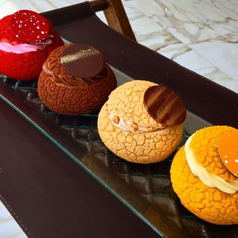 Choux Pastry Desserts, Pastry Ideas, Patisserie Fine, Profiterole, Desserts Christmas, Desserts Cake, Choux Pastry, French Desserts, Beautiful Desserts