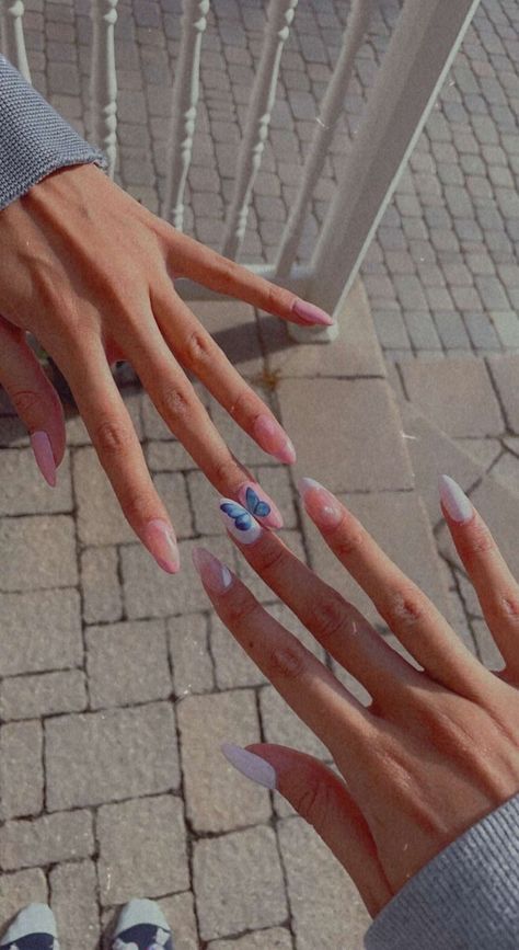 Nail Art For Best Friends, Nails To Match Anything, Twinning Nails With Bestie, Nail Art Designs For Best Friends, Nails Best Friends Art Ideas, Bestie Acrylic Nails, Nail Designs For Besties, Cute Matching Acrylic Nails For Best Friends, Twin Nail Ideas