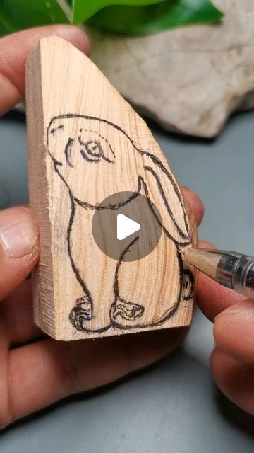 Simple Whittling, Dremel Tool Projects, Moon Gazing Hare, Drawing Wood, Wood Jewelry Diy, Dremel Crafts, Moon Gazing, Dremel Carving, Tools Drawing