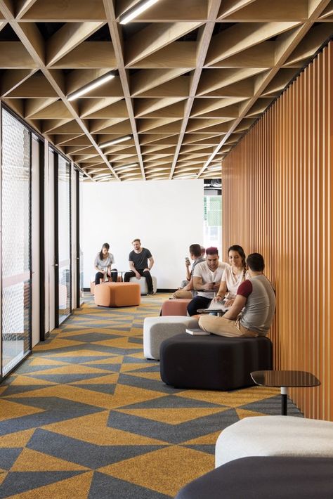 Western Sydney University Parramatta Campus / Woods Bagot | Netfloor USA University Interior Design, Woods Bagot, Student Lounge, Campus Design, Office Lobby, Interior Design School, Interior Fit Out, Best Interior Design, Office Interior Design