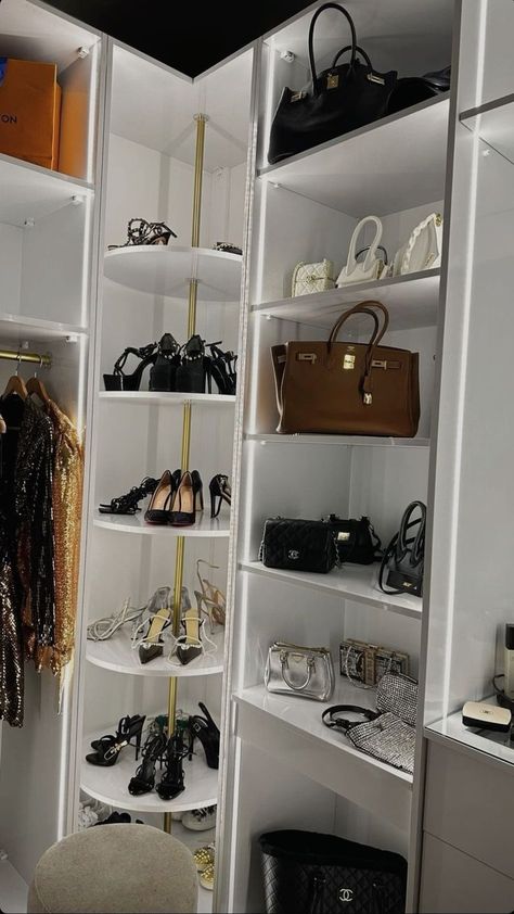 Room Organization Bedroom, Walking Closet, Dream Closet Design, Fashion Designer Clothes, Luxury Closets Design, Amazing Nails, Closet Layout, Beauty Room Decor, Wardrobe Room