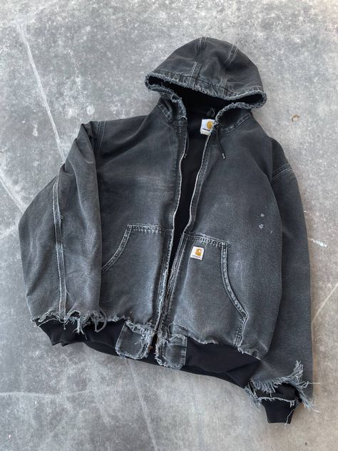 Faded Carhartt Jacket, Distressed Carhartt Jacket, Carhartt Jacket Black, Sun Faded Hoodie, Vintage Jacket Outfit 90s, Black Carhartt Jacket Outfit, Vintage Carhartt Jacket Outfit, Carhartt Hoodie Outfit, Carhartt Jacket Outfit