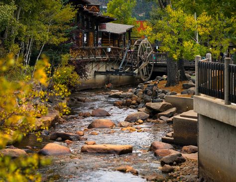 16 Cutest Small Towns In America - Follow Me Away Colorado Attractions, Colorado Towns, Estes Park Colorado, Small Town America, Road Trip Places, Us Destinations, Travel Locations, Estes Park, Dream Travel Destinations