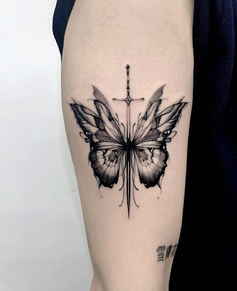 Simple Dragonfly, Tattoo Papillon, Aesthetic Tattoo Ideas, 42 Tattoo, 15 Aesthetic, Tato Henna, Petit Tattoo, Camera Tattoo, Photo Simple