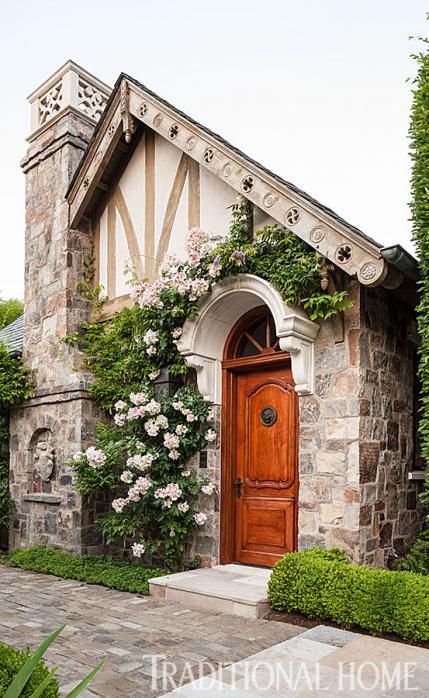 European Cottage Exterior, Stone Entryway, European Homes, Cottage Front Doors, Tudor Homes, European Cottage, Stone Cottages, English Country Decor, Tudor Style Homes