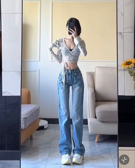 Round Hips Ulzzang, Body Goals Hourglass Outfits Kpop, Small Waist Outfits Style, Slim Girl, Body Outfit, Practice Outfits, Quick Outfits, Tomboy Fashion