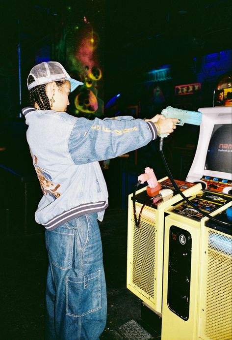 Arcade 35mm film photo shoot of black girl holding a gun Y2k Arcade, Arcade Aesthetic Outfit, Arcade Outfit, Arcade Fashion, 90s Arcade, Bmw Lifestyle, Vintage London Photography, Japan Aesthetic, Streetwear Aesthetic