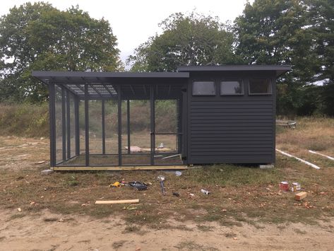 Modern Dark painted chicken coop and run Modern Chicken Coop And Run, Black Modern Chicken Coop, Small Modern Chicken Coop, Chicken Coop Ideas Modern, Modern Chicken Run, Modern Chicken Coop Ideas, Chicken Coop Modern, Modern Chicken Coop Design, Black Chicken Coop Ideas