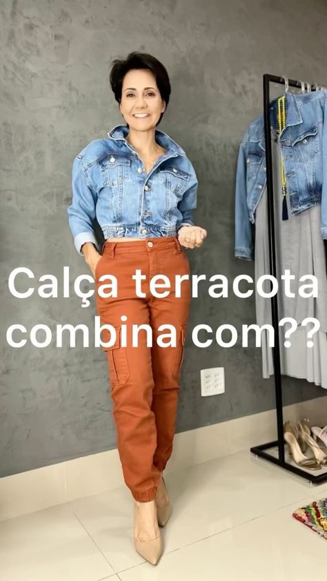 mariaivamodafeminina on Instagram: O pedido de vocês é uma ordem, taí o Rells com calça terracota. . Agora me contem qual a combinação que vocês mais gostaram? . Calça R$… Look Terracota, Parachute Pants, Pants, Clothes